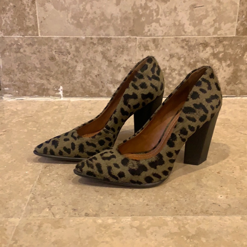 Carrano Leopard Print Pumps